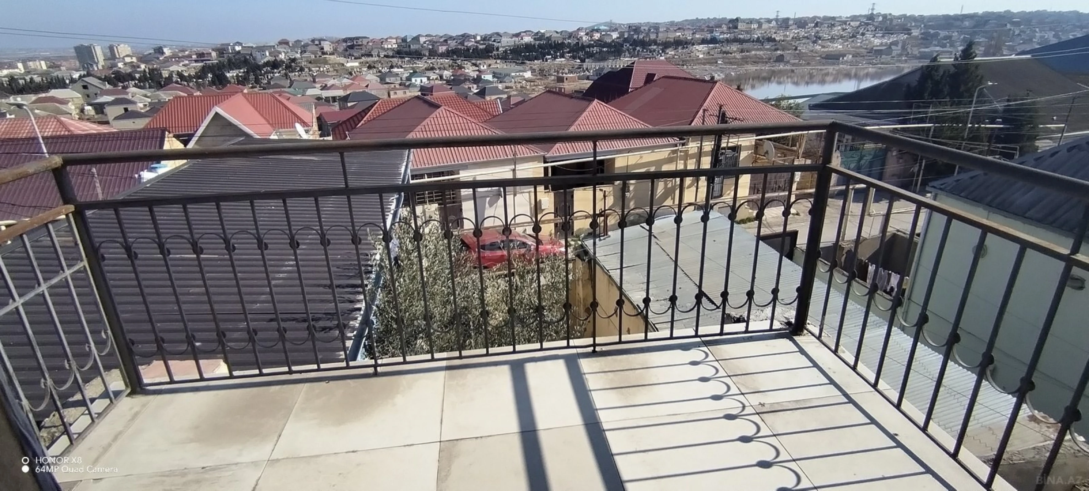 Satılır 5 otaqlı həyət evi 180 m²