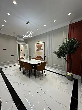 Satılır 4 otaqlı mənzil 208 m²