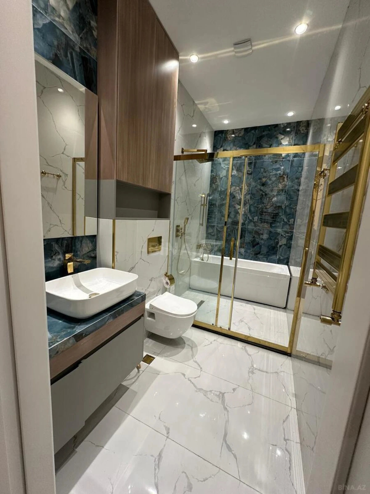 Satılır 4 otaqlı mənzil 208 m²