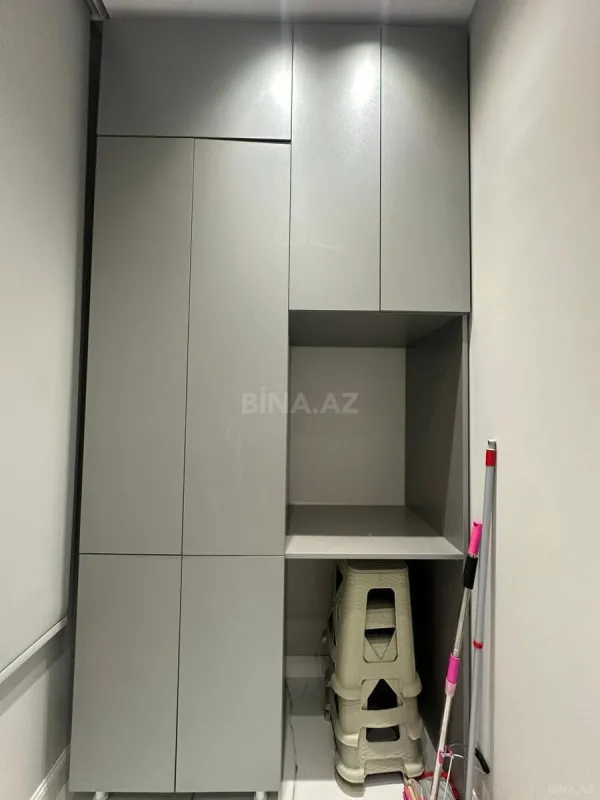 Satılır 4 otaqlı mənzil 208 m²