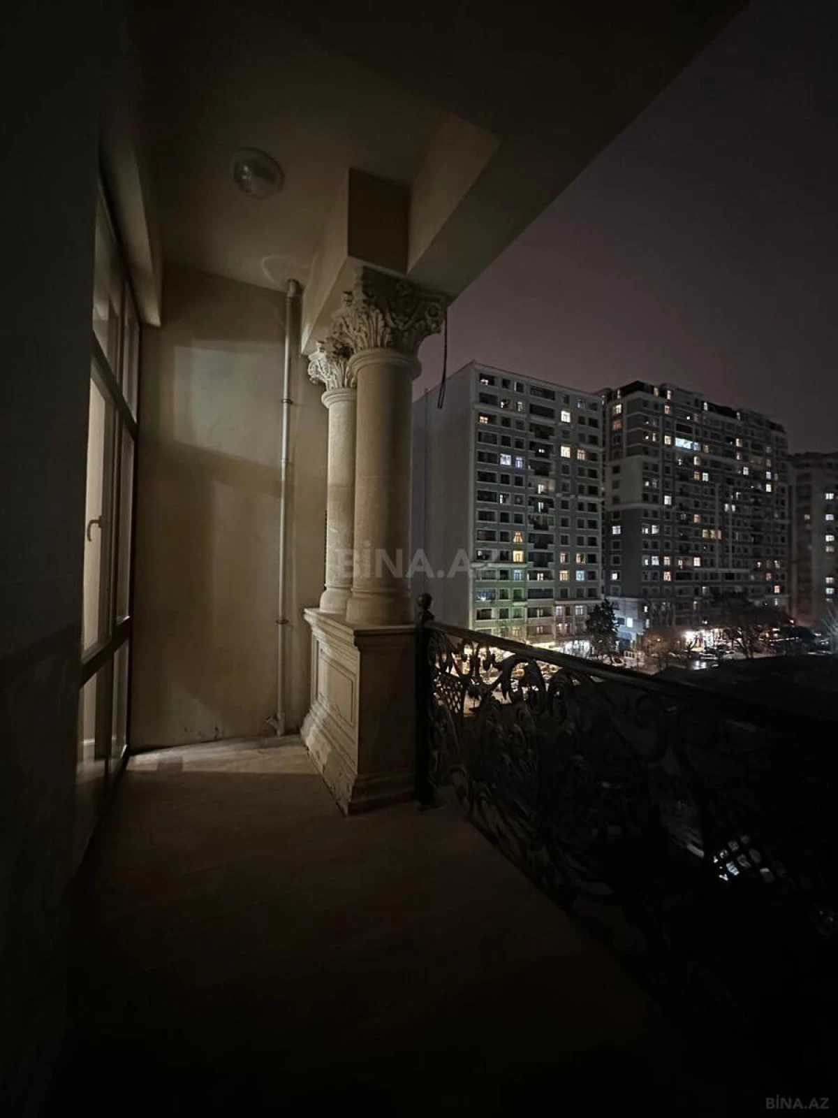 Satılır 4 otaqlı mənzil 208 m²