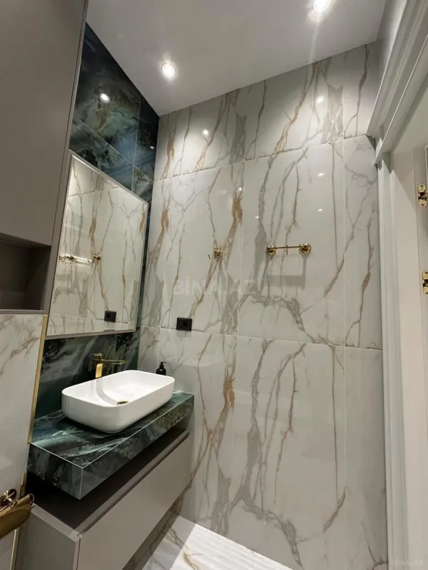 Satılır 4 otaqlı mənzil 208 m²