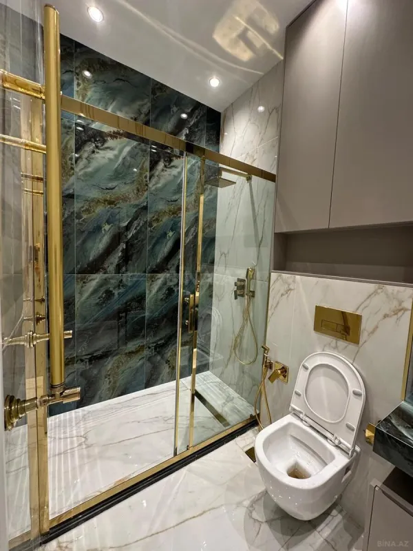 Satılır 4 otaqlı mənzil 208 m²