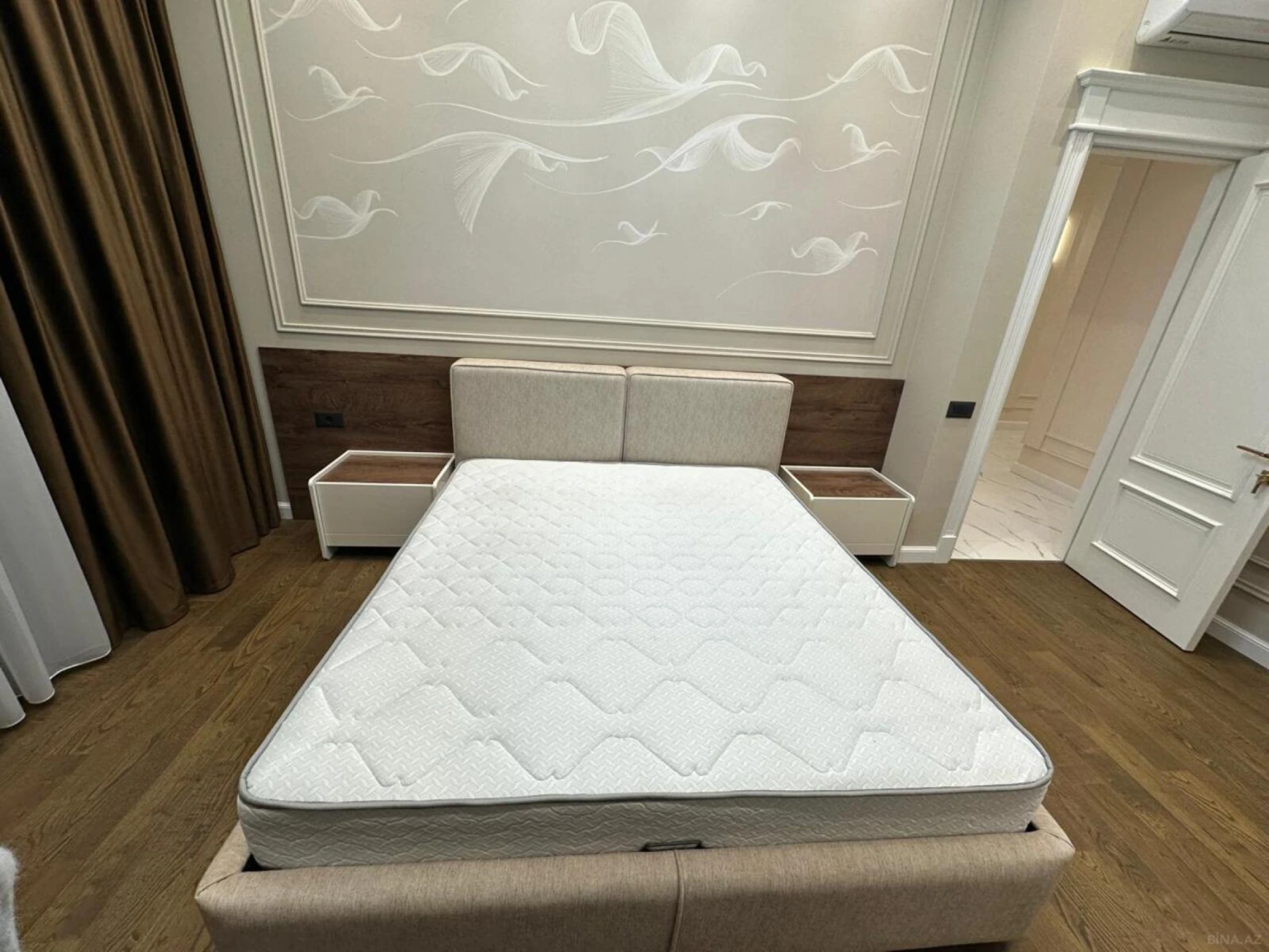 Satılır 4 otaqlı mənzil 208 m²