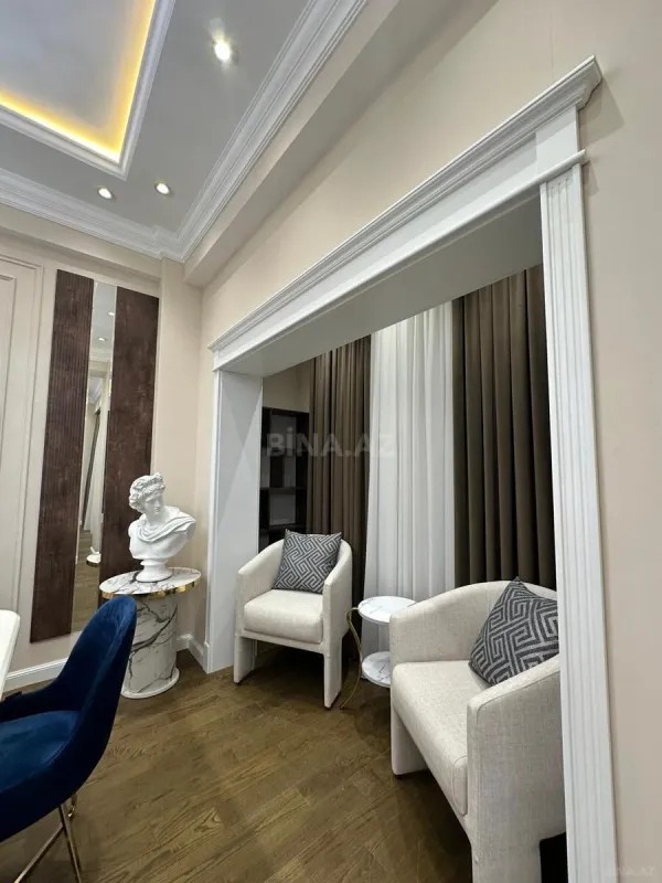 Satılır 4 otaqlı mənzil 208 m²