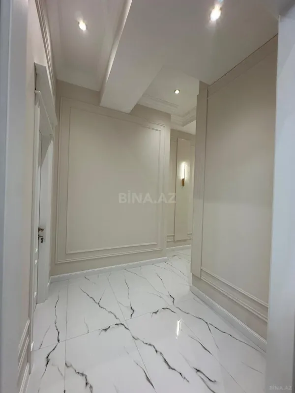 Satılır 4 otaqlı mənzil 208 m²
