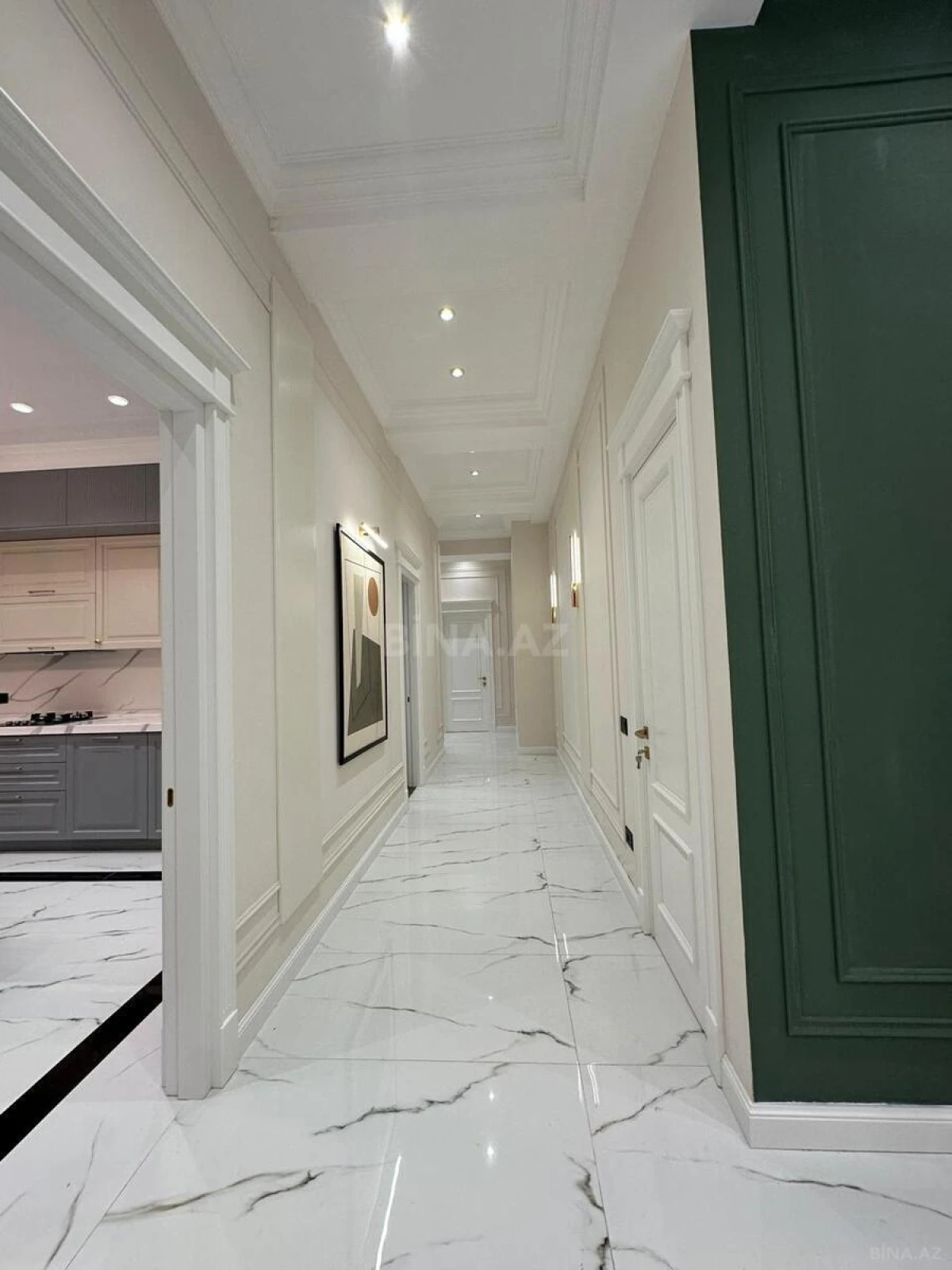 Satılır 4 otaqlı mənzil 208 m²