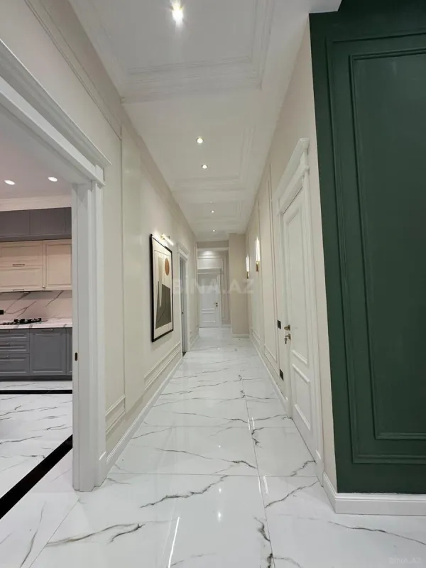 Satılır 4 otaqlı mənzil 208 m²