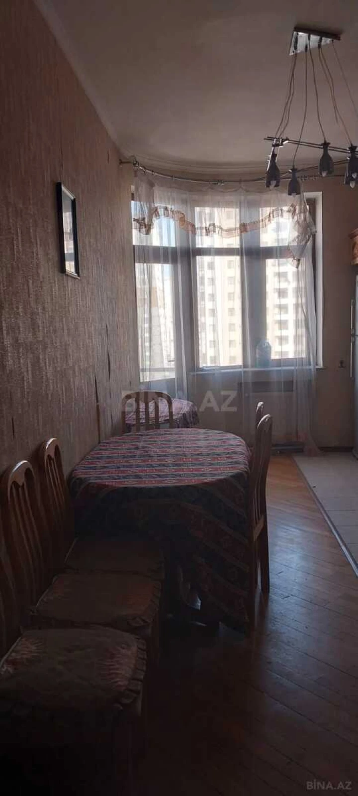 Satılır 3 otaqlı mənzil 125 m²