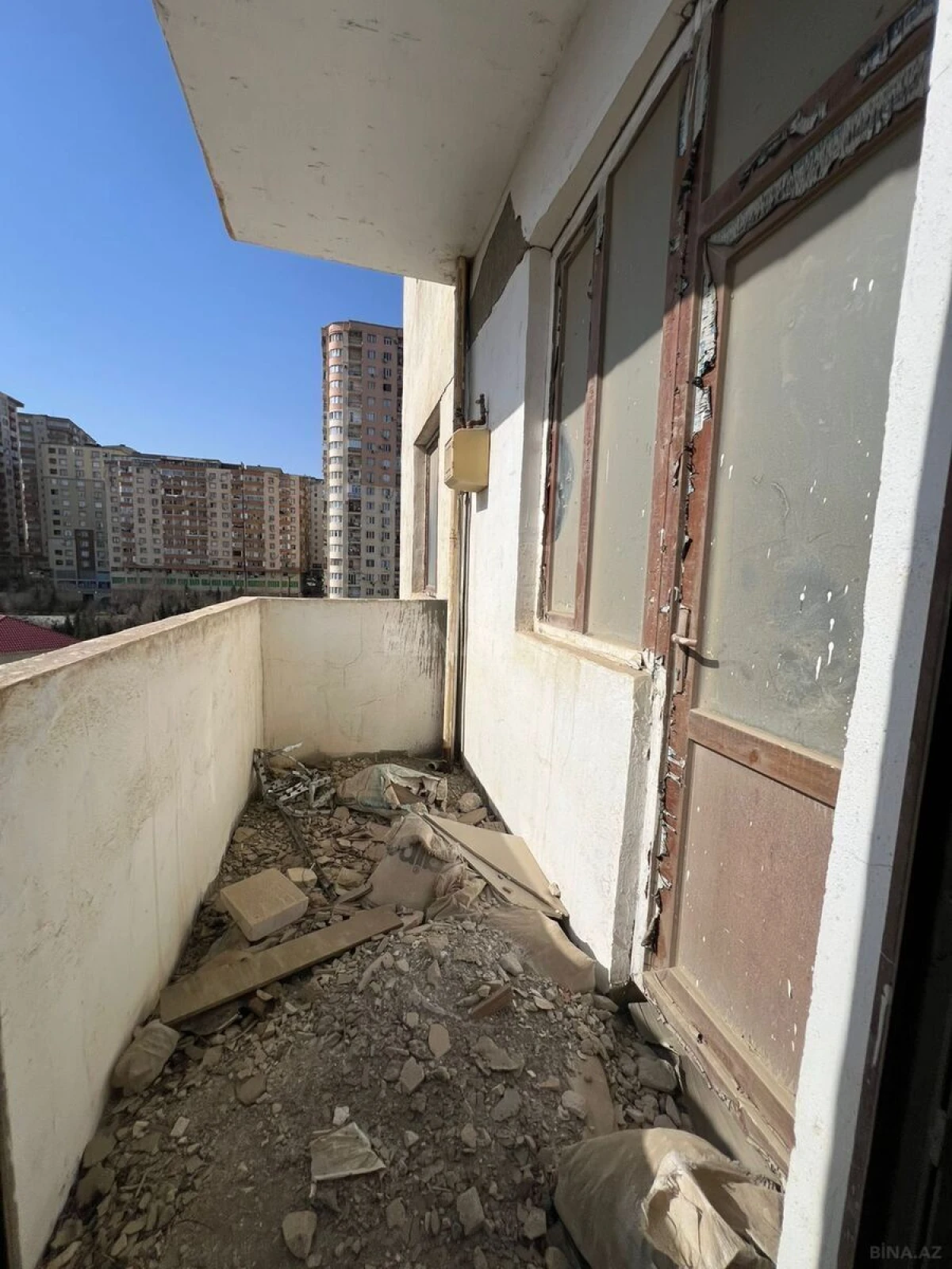 Satılır 3 otaqlı mənzil 135 m²