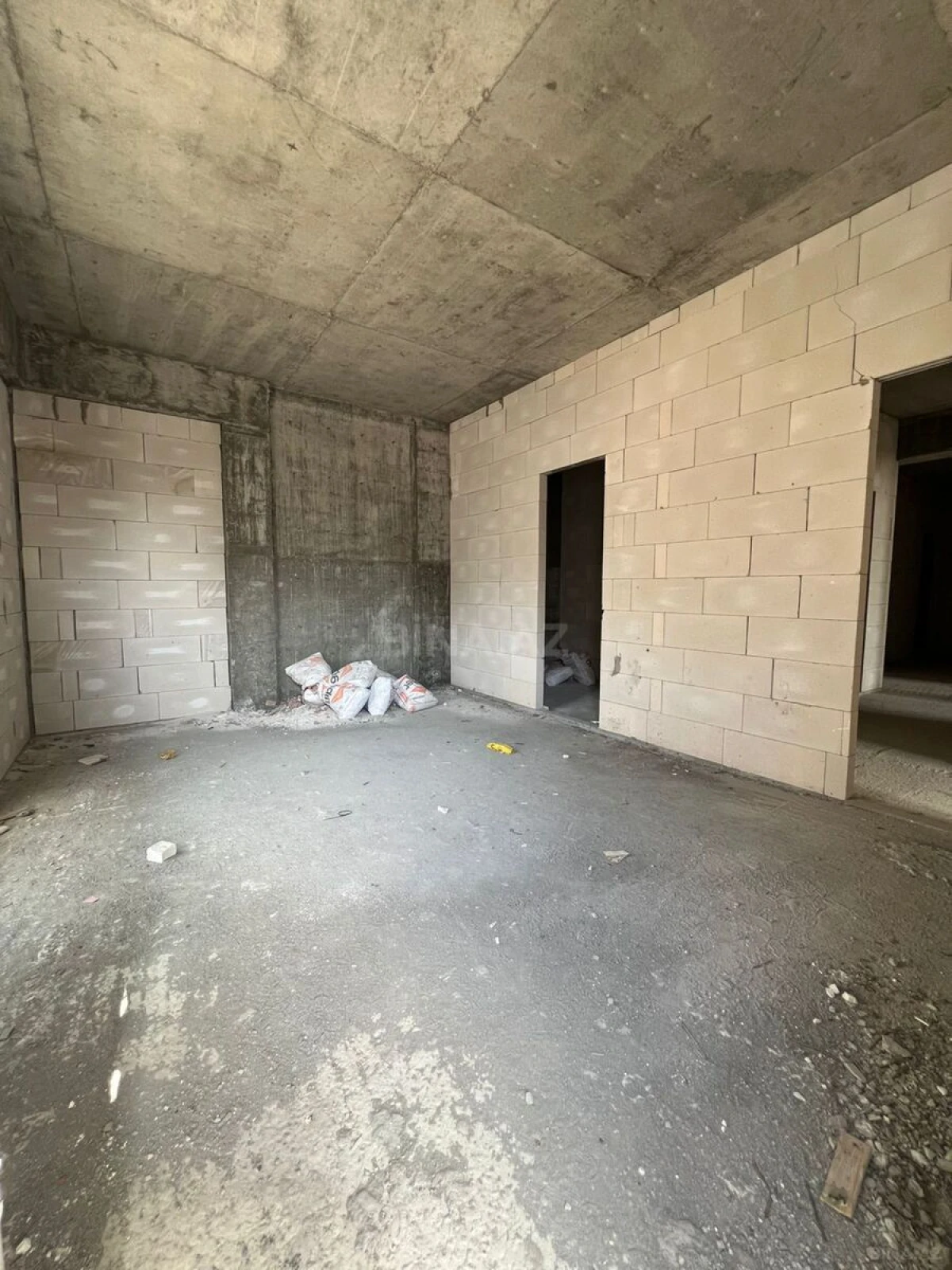 Satılır 3 otaqlı mənzil 135 m²