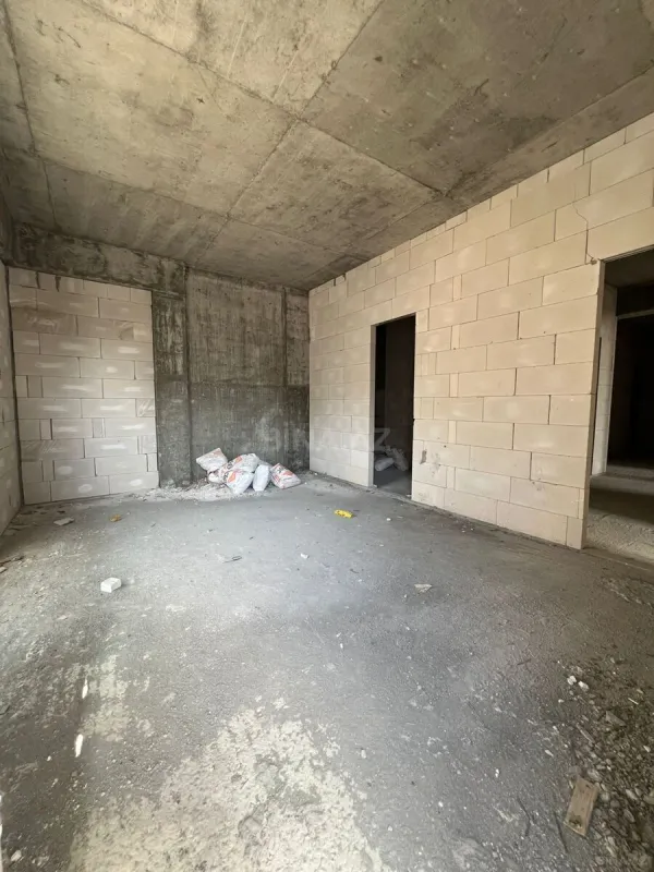 Satılır 3 otaqlı mənzil 135 m²
