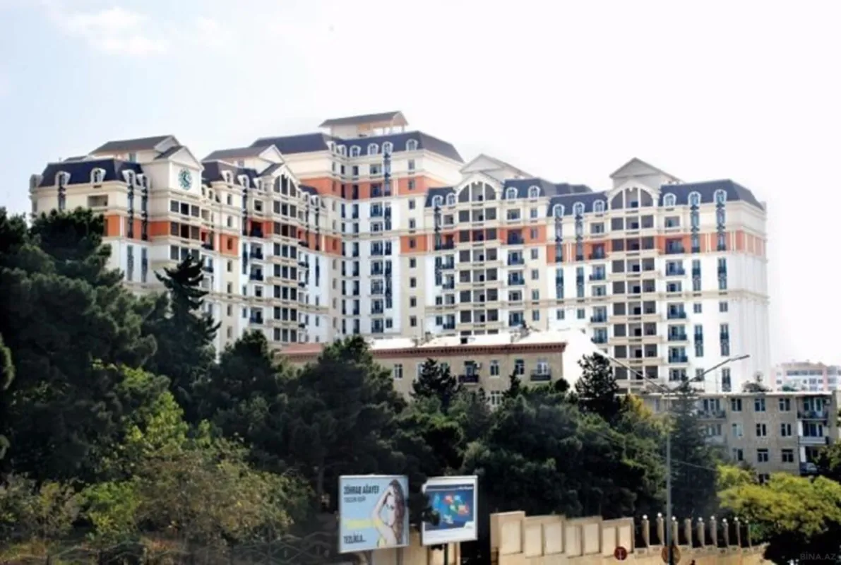 Satılır 3 otaqlı mənzil 175 m²