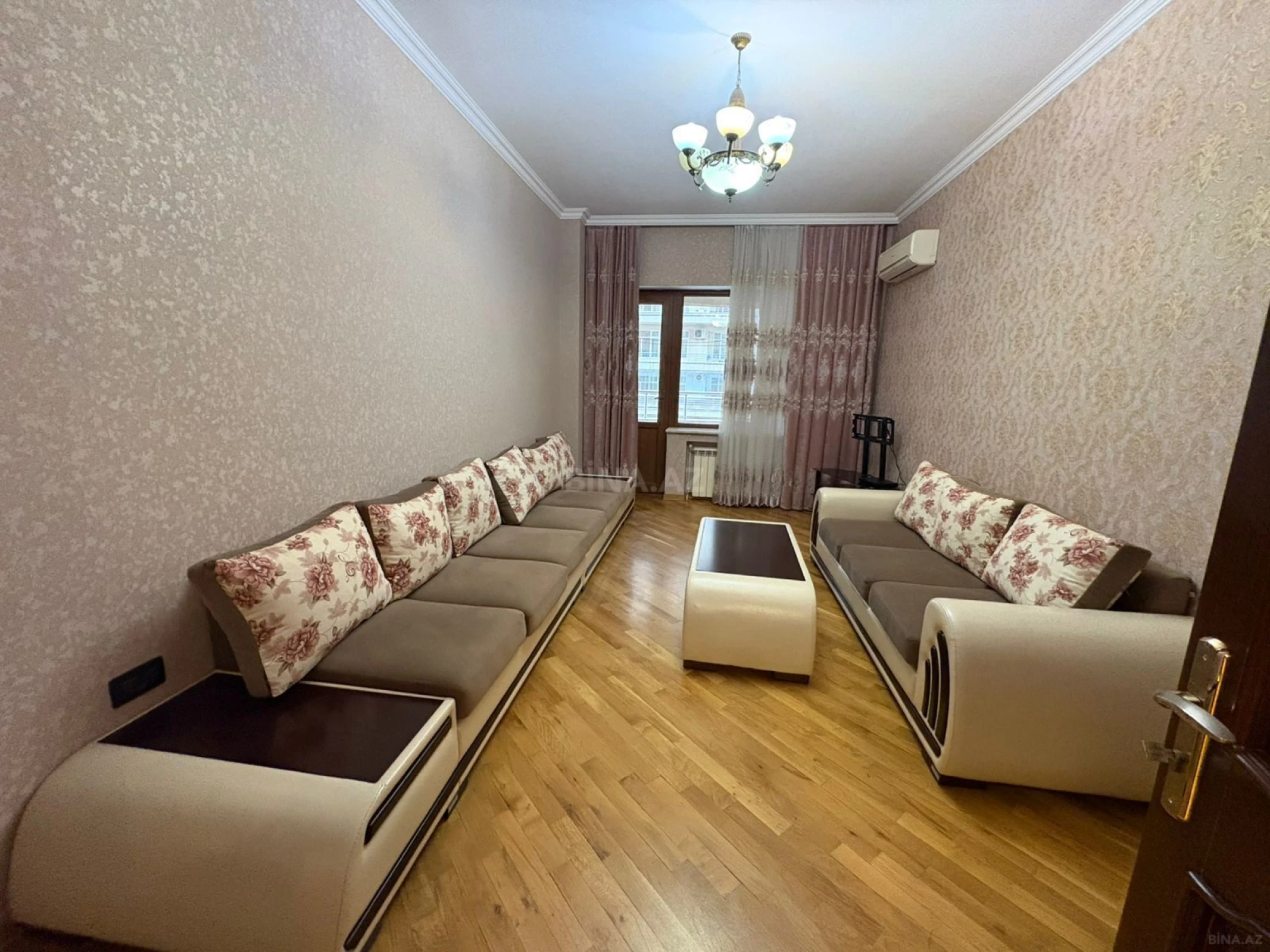 Satılır 4 otaqlı mənzil 198 m²