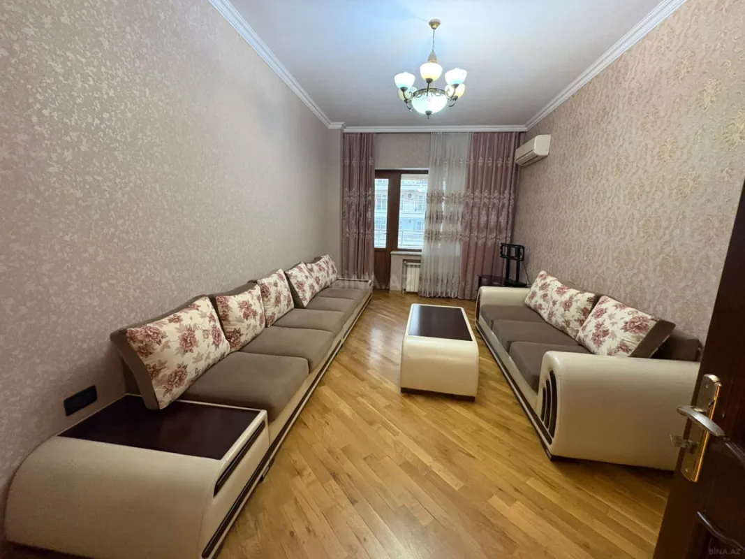 Satılır 4 otaqlı mənzil 198 m²