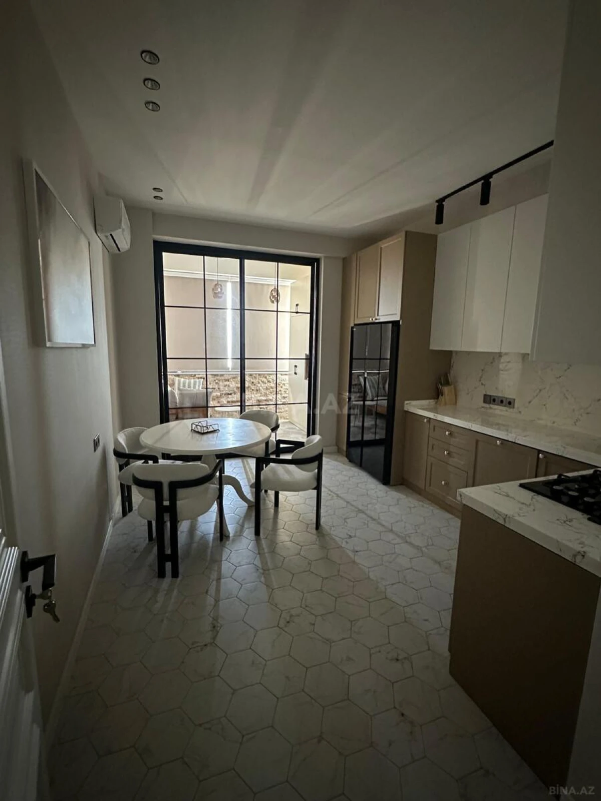 Kirayə verilir 3 otaqlı mənzil 150 m²