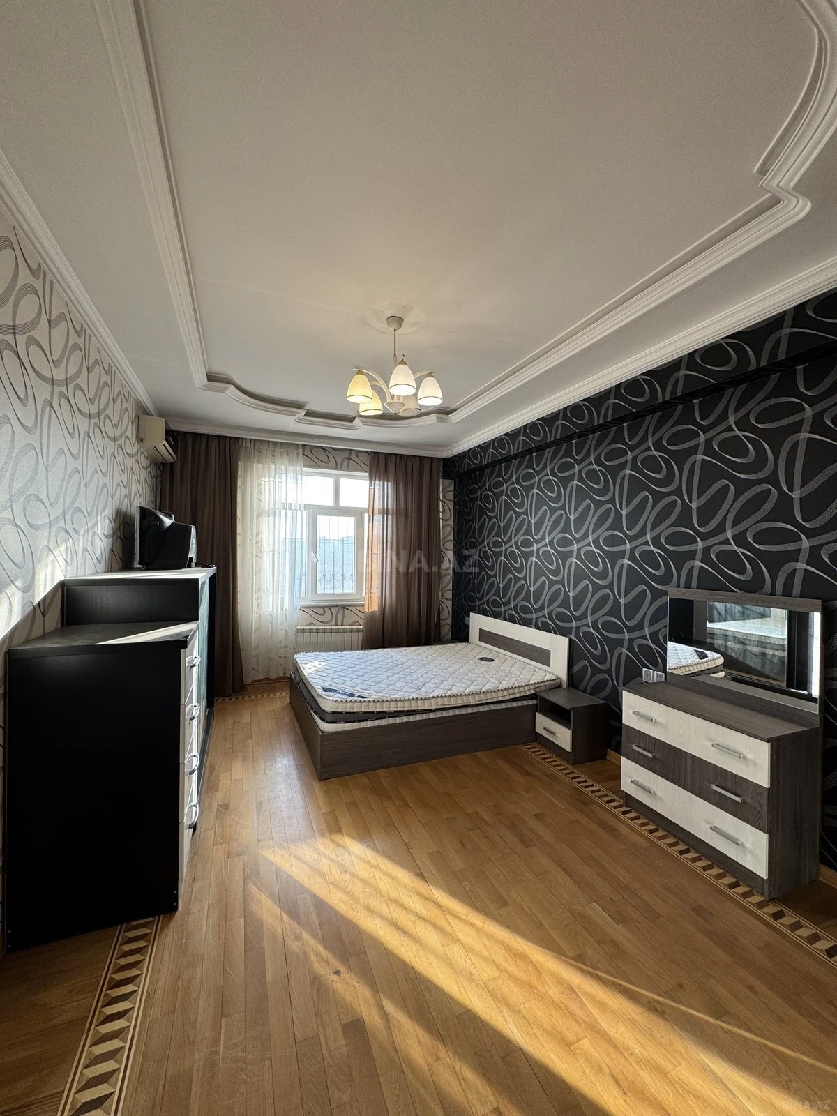 Satılır 3 otaqlı mənzil 125 m²
