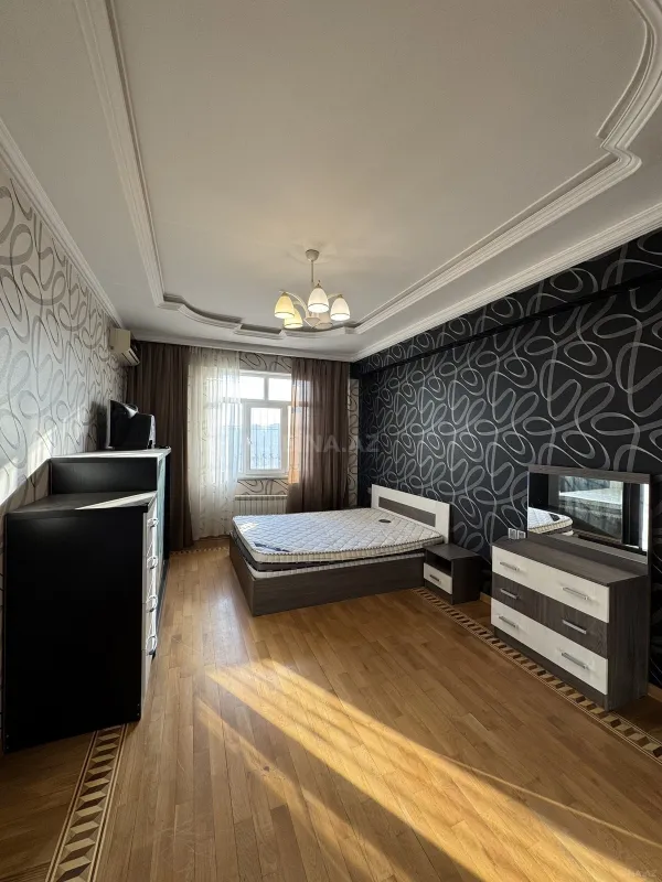 Satılır 3 otaqlı mənzil 125 m²