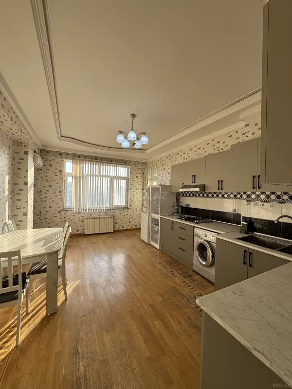 Satılır 3 otaqlı mənzil 125 m²