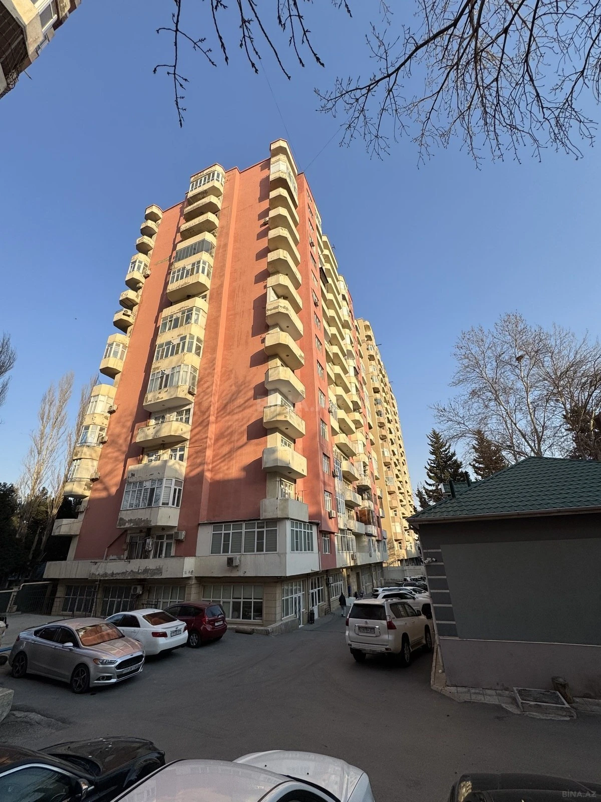 Satılır 3 otaqlı mənzil 125 m²