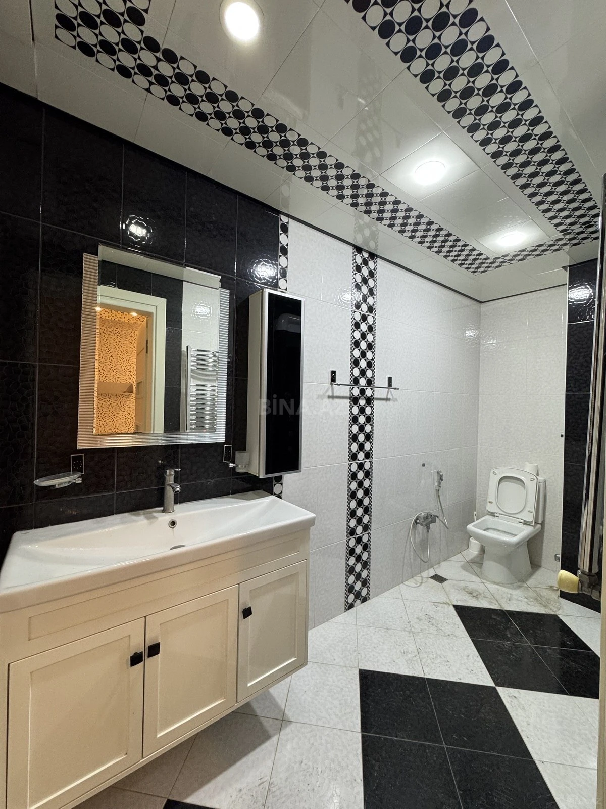 Satılır 3 otaqlı mənzil 125 m²