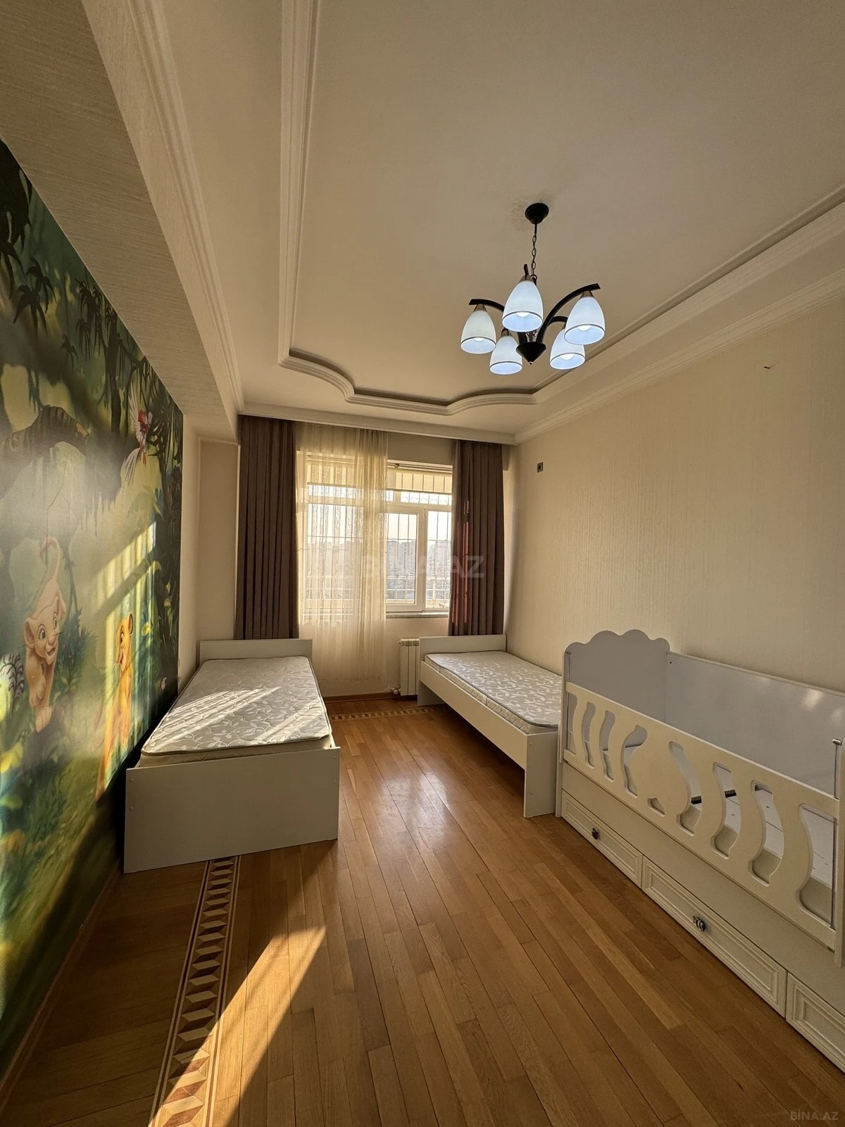 Satılır 3 otaqlı mənzil 125 m²