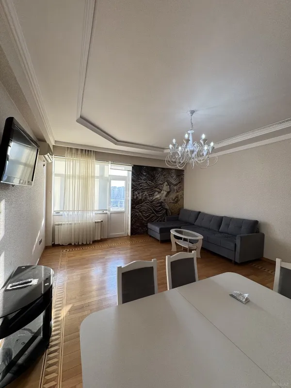 Satılır 3 otaqlı mənzil 125 m²