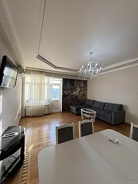 Satılır 3 otaqlı mənzil 125 m²
