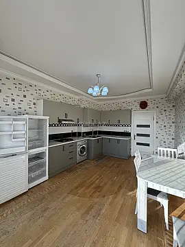 Satılır 3 otaqlı mənzil 125 m²