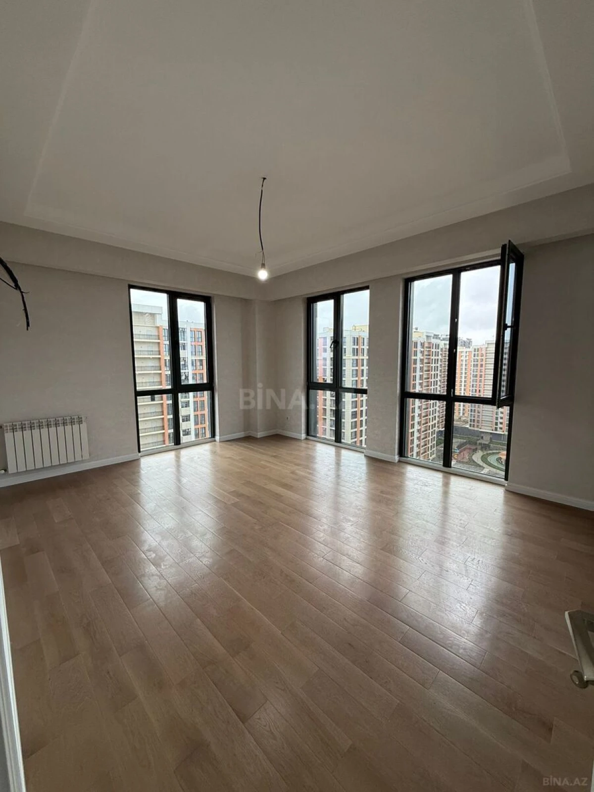 Satılır 4 otaqlı mənzil 105 m²