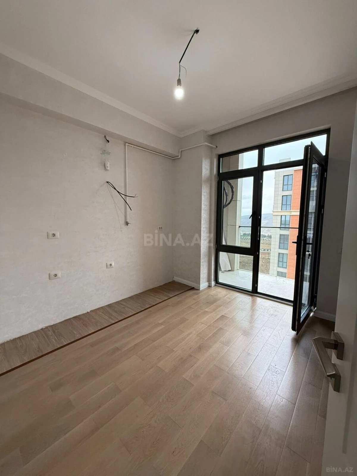 Satılır 4 otaqlı mənzil 105 m²