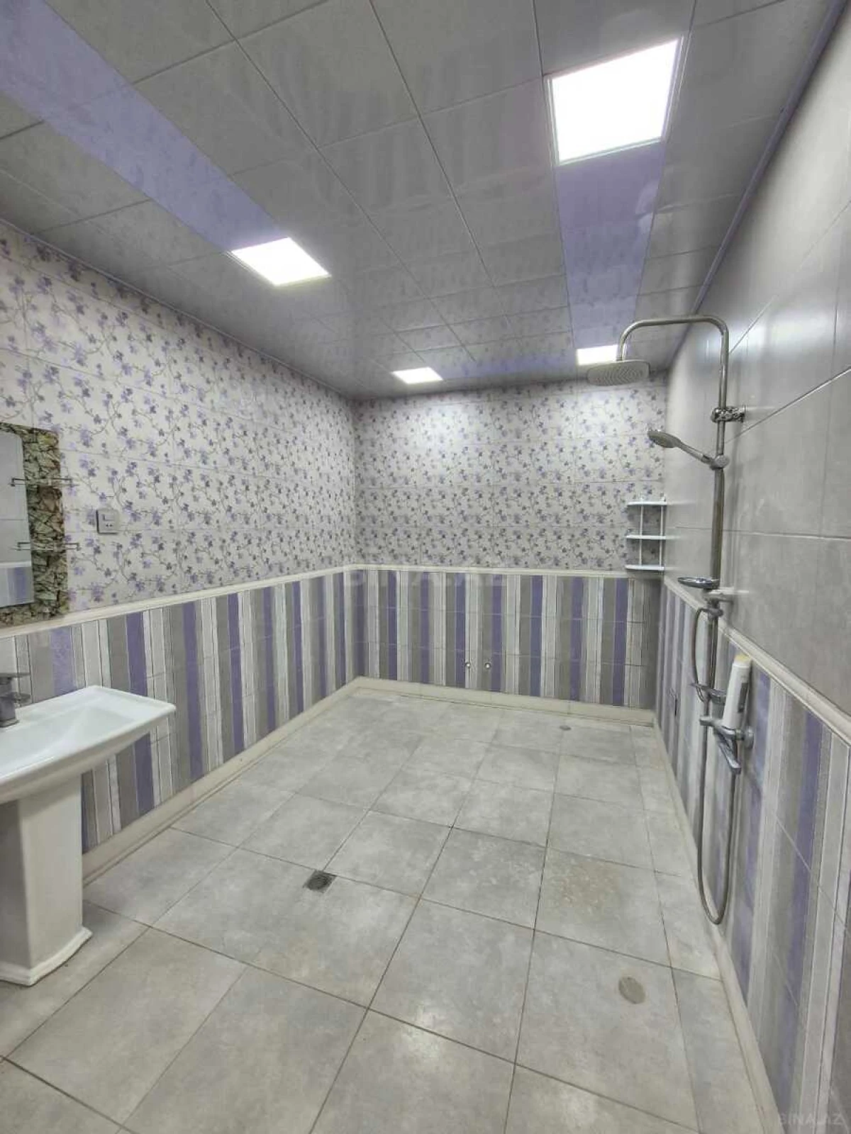 Kirayə verilir 3 otaqlı mənzil 160 m²