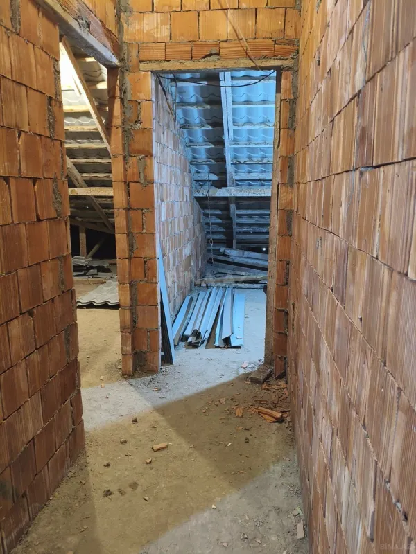 Satılır 2 otaqlı mənzil 68 m²