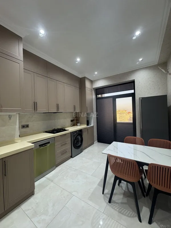 Satılır 3 otaqlı mənzil 95 m²