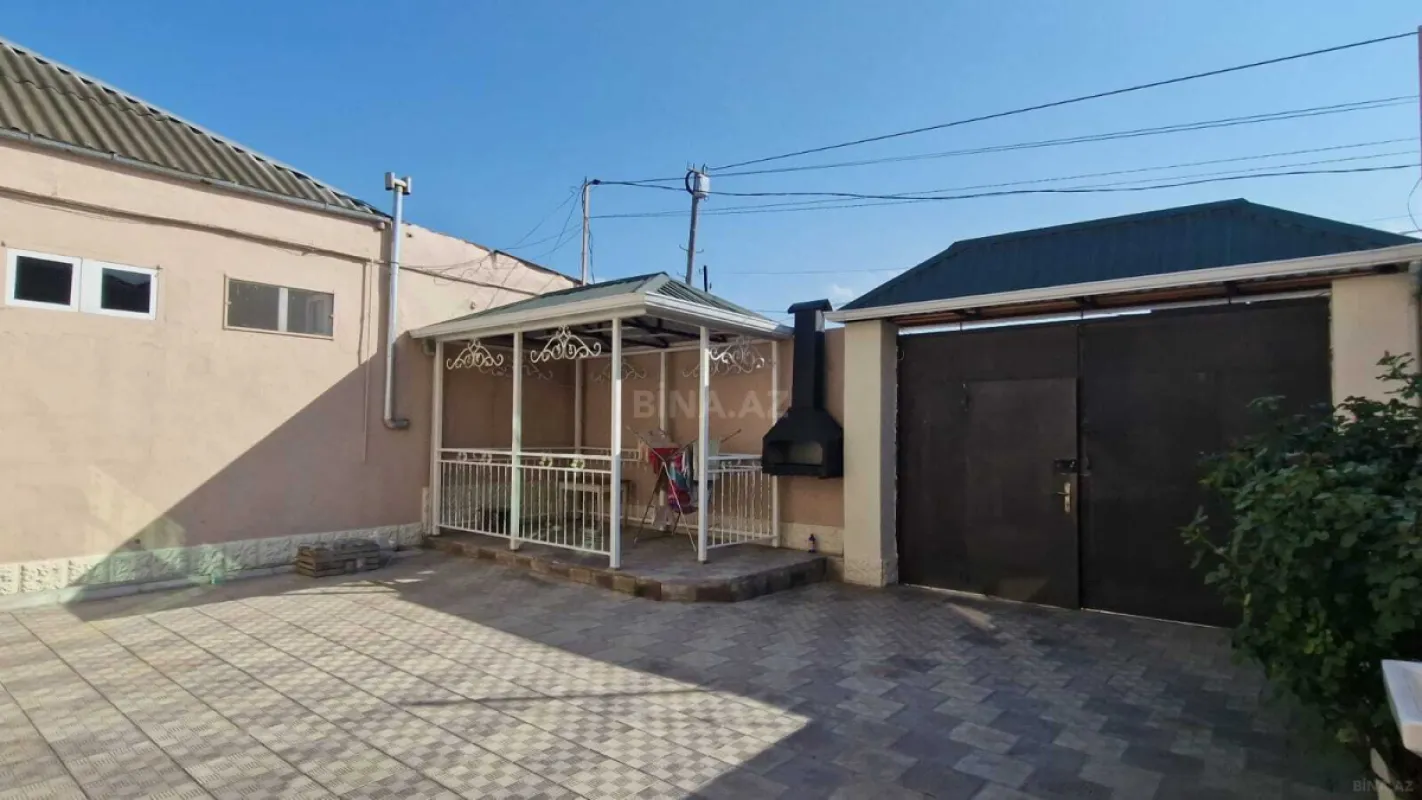 Satılır 5 otaqlı həyət evi 240 m²