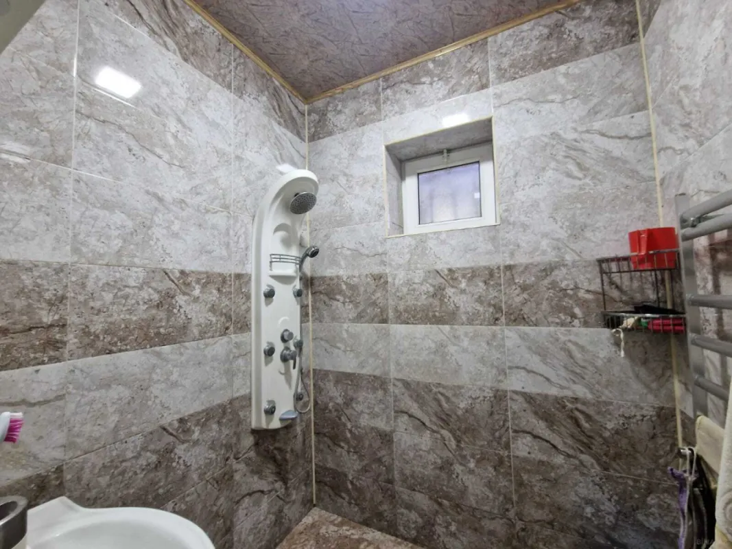 Satılır 5 otaqlı həyət evi 240 m²