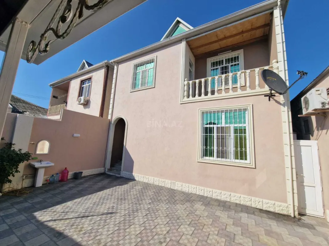 Satılır 5 otaqlı həyət evi 240 m²
