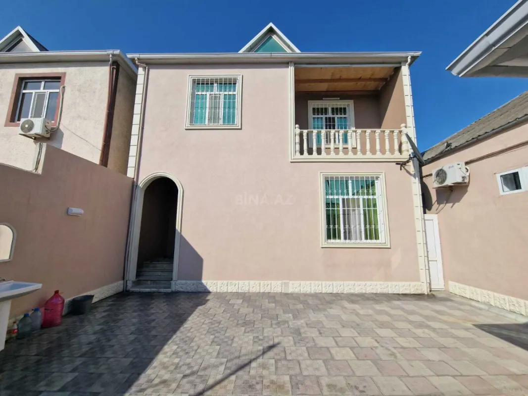 Satılır 5 otaqlı həyət evi 240 m²