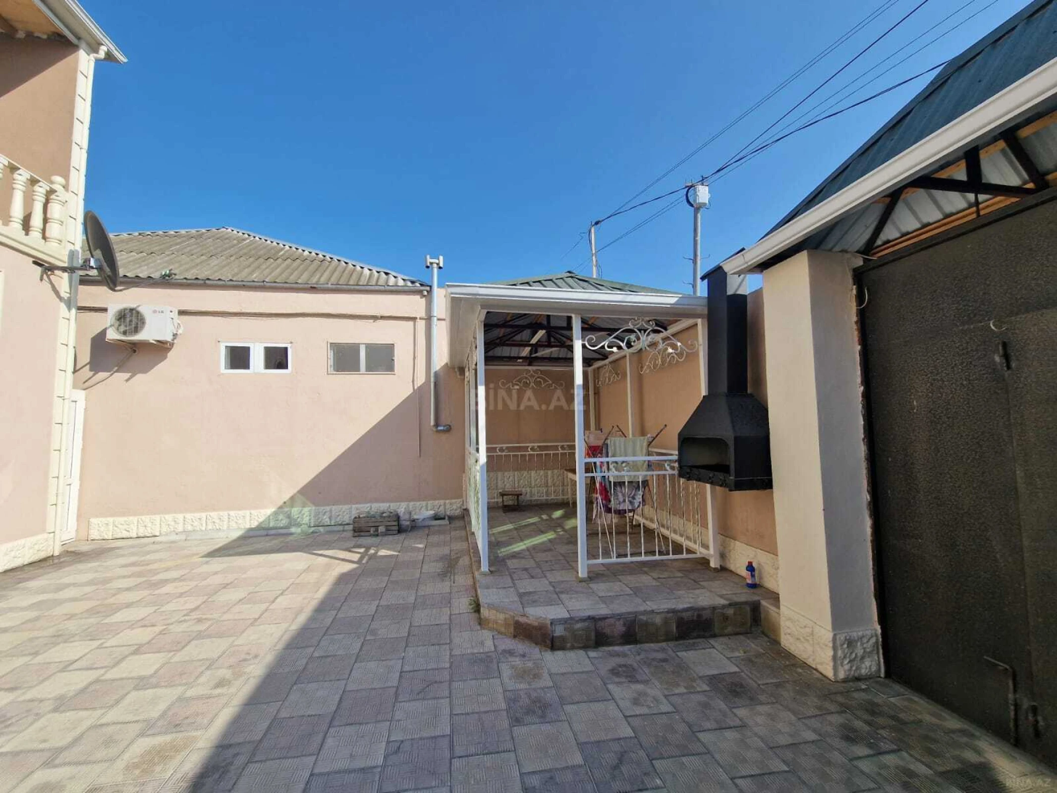 Satılır 5 otaqlı həyət evi 240 m²