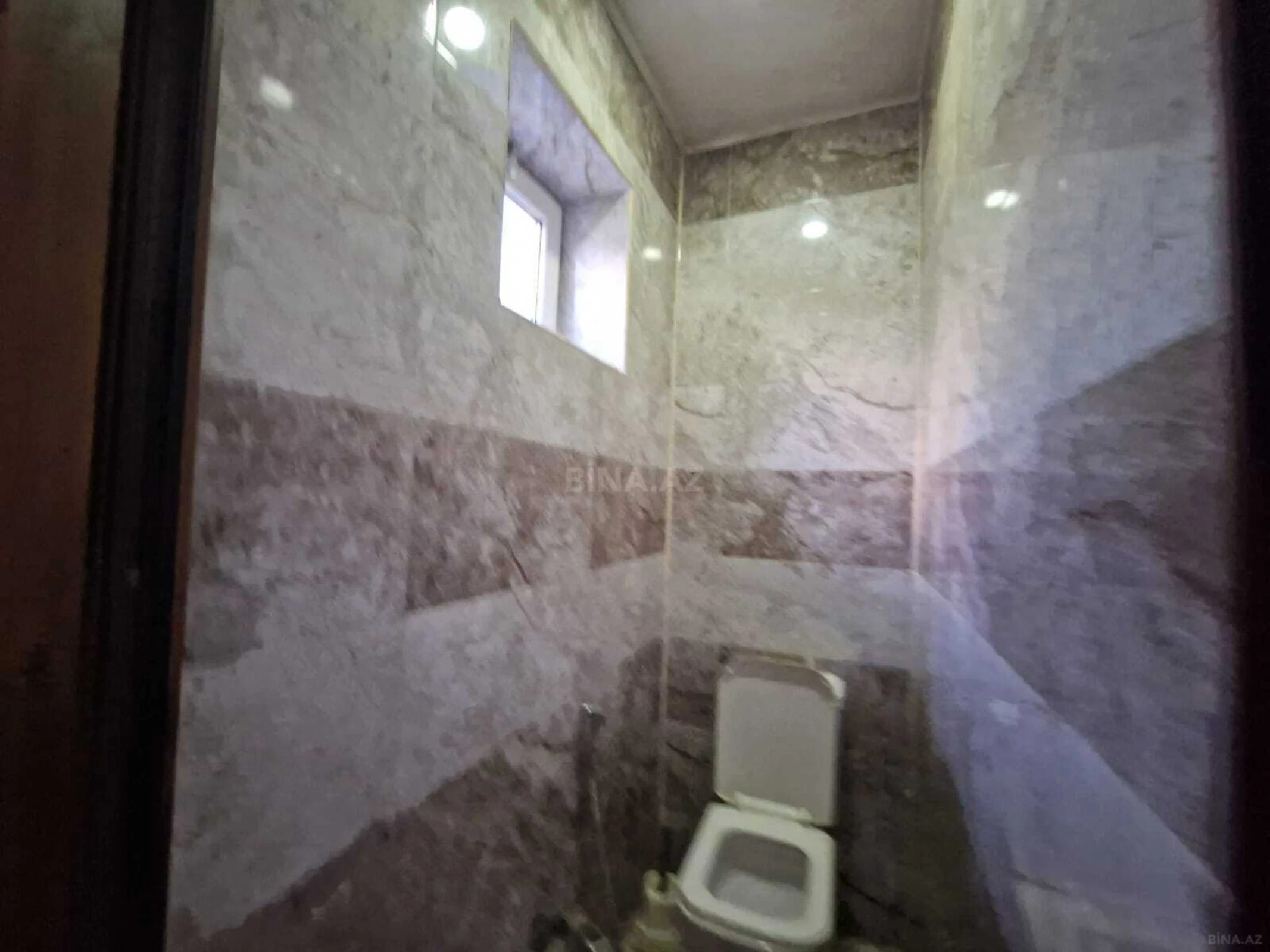 Satılır 5 otaqlı həyət evi 240 m²