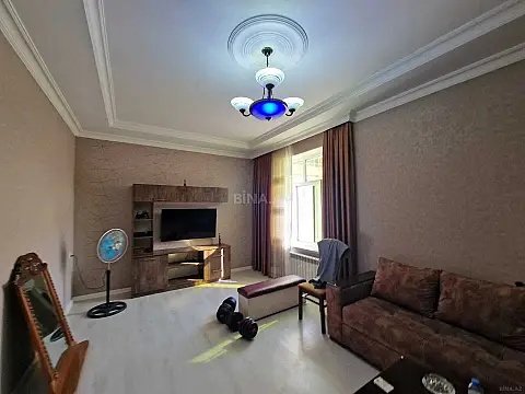 Satılır 5 otaqlı həyət evi 240 m²