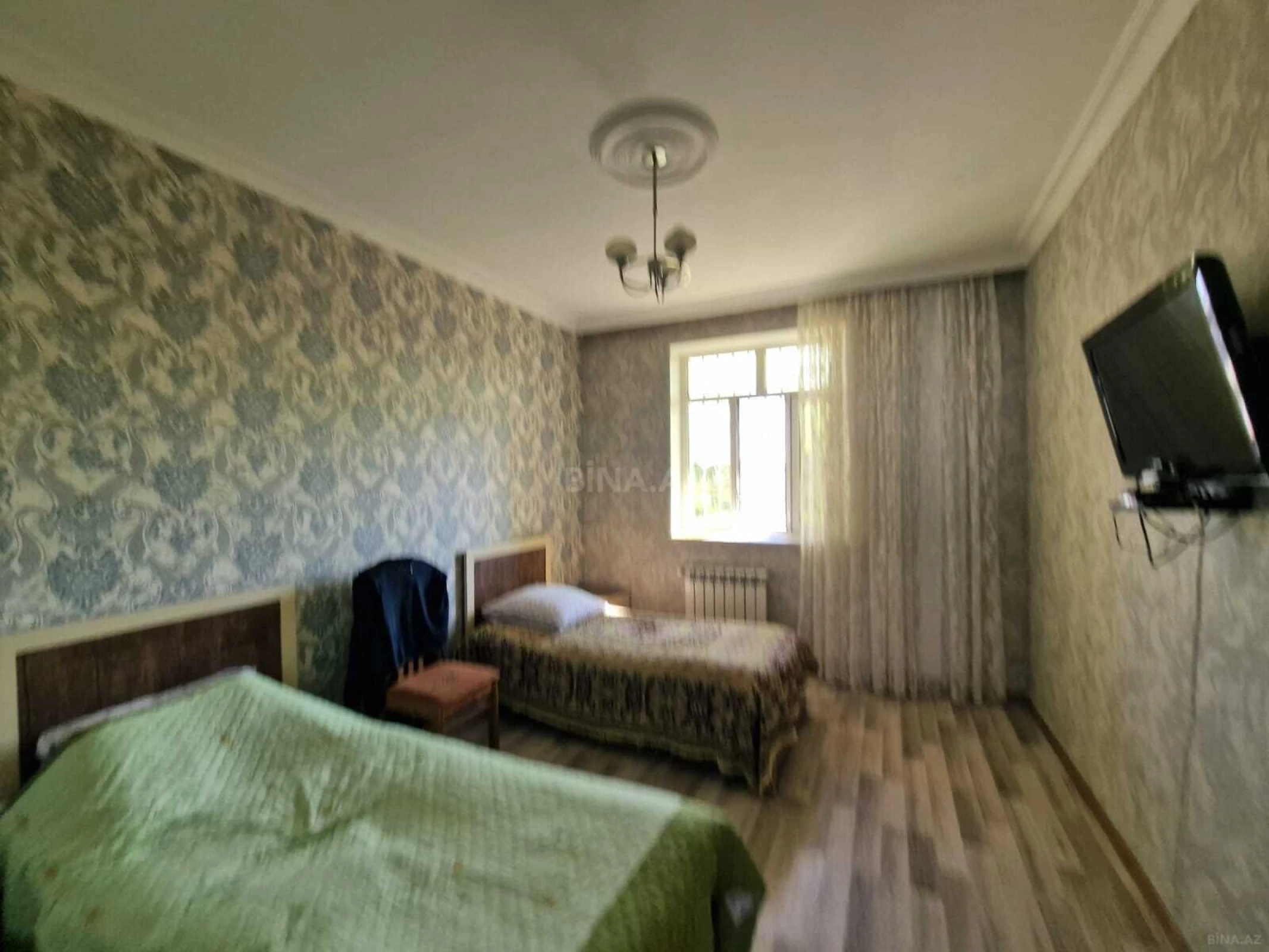 Satılır 5 otaqlı həyət evi 240 m²