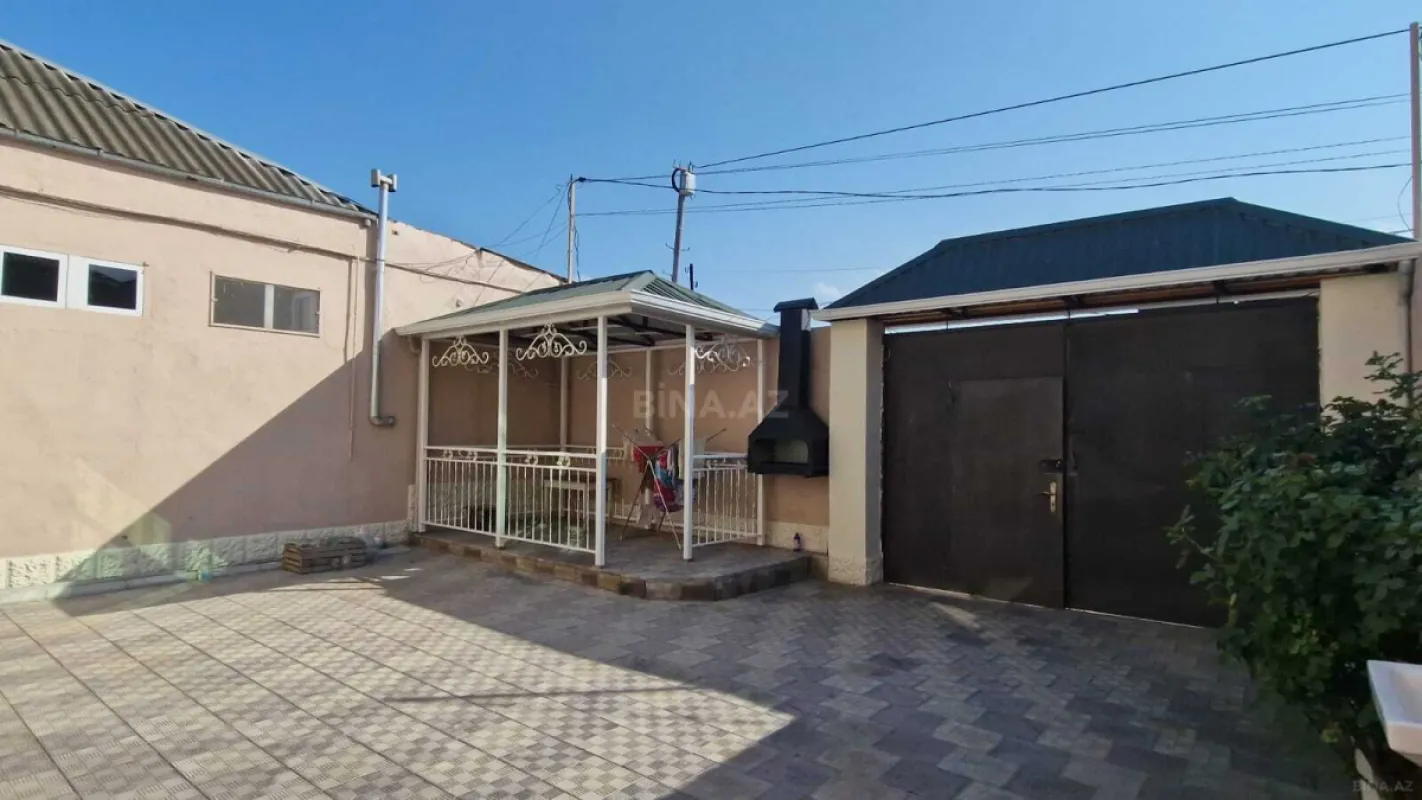 Satılır 5 otaqlı həyət evi 240 m²