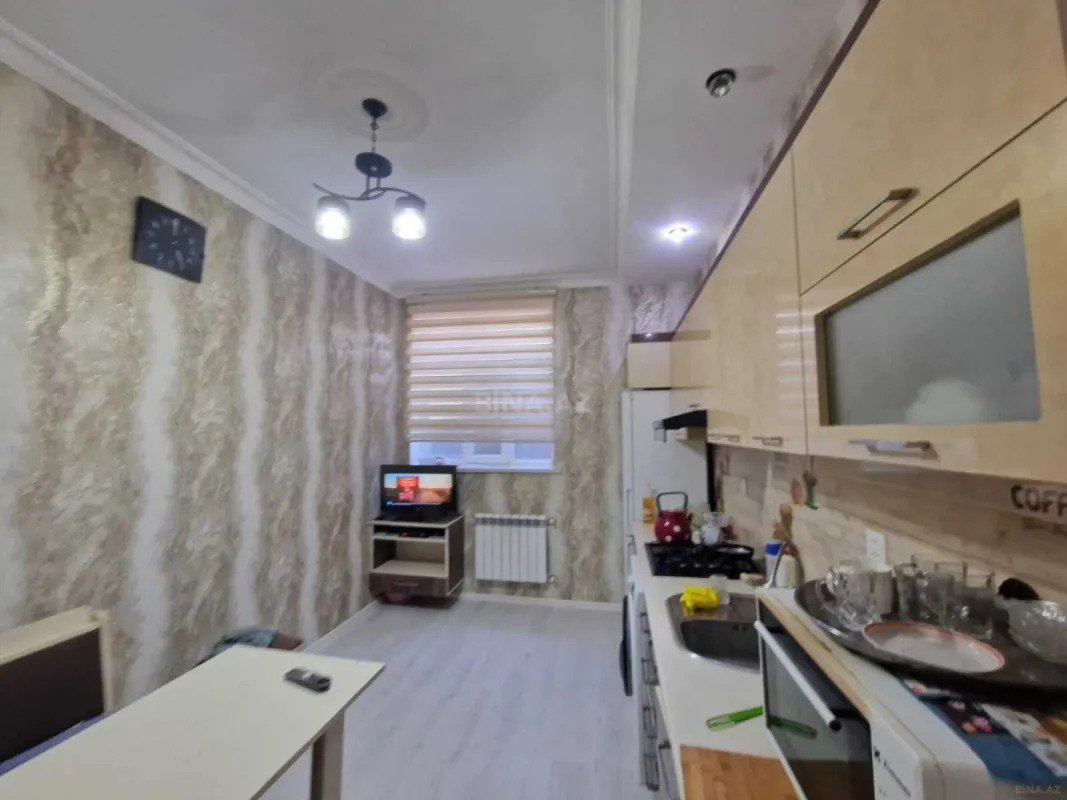 Satılır 5 otaqlı həyət evi 240 m²