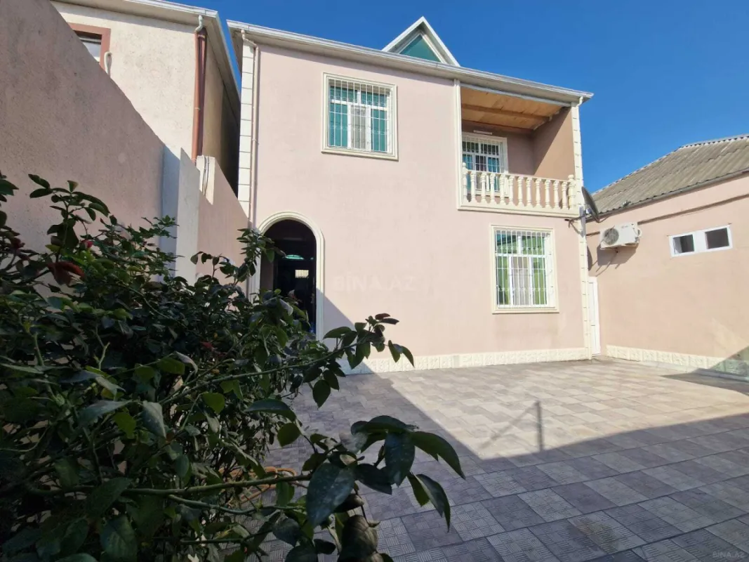 Satılır 5 otaqlı həyət evi 240 m²