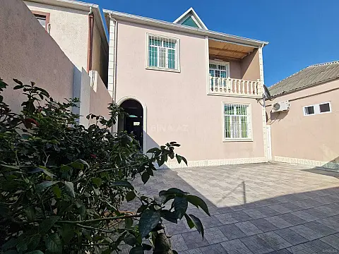 Satılır 5 otaqlı həyət evi 240 m²