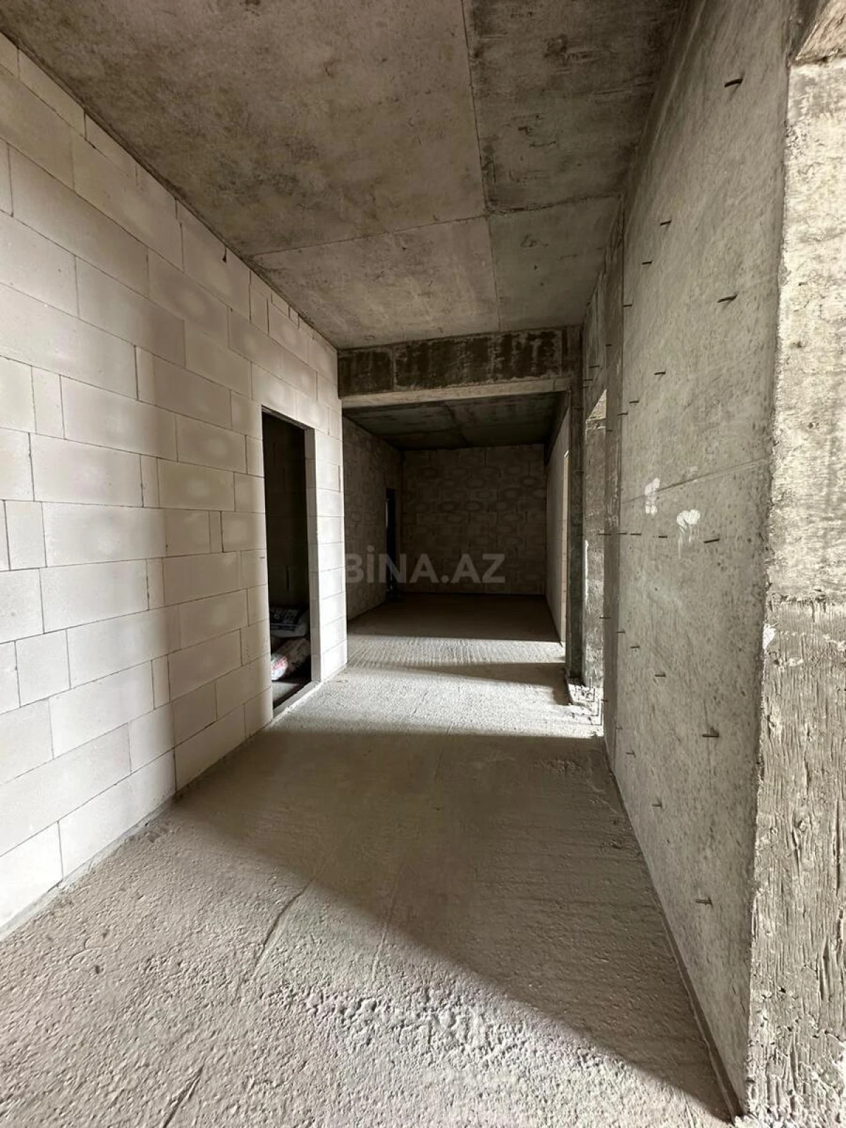 Satılır 3 otaqlı mənzil 135 m²