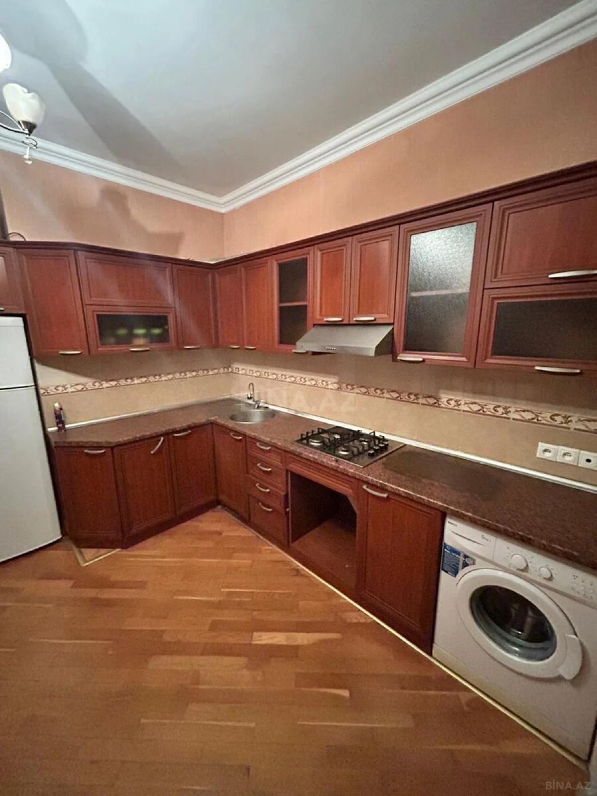 Kirayə verilir 2 otaqlı mənzil 110 m²
