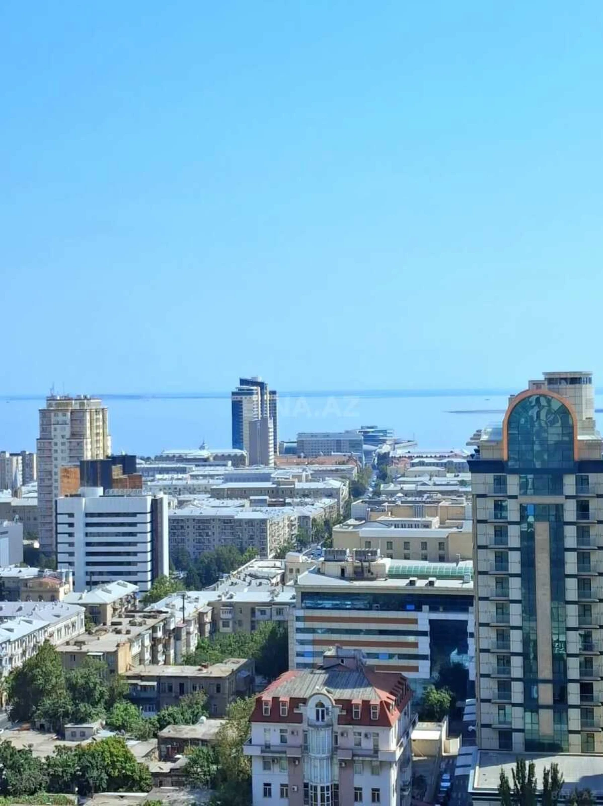 Satılır 4 otaqlı mənzil 200 m²