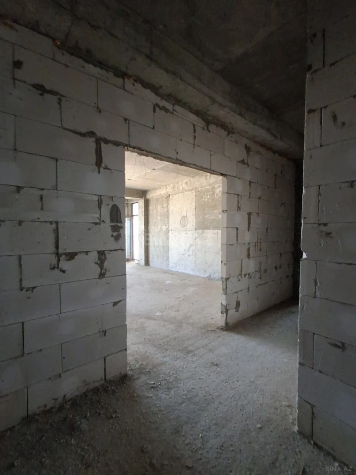 Satılır 4 otaqlı mənzil 200 m²